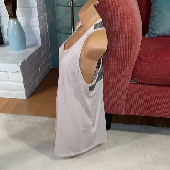 🇳🇵NWOT Sherpa Adventure Gear Tank Top - Picture 3 of 5